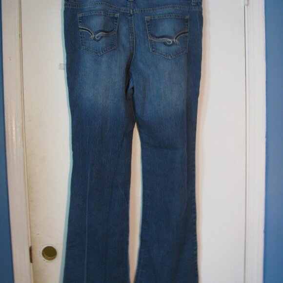2/$15 L.E.I. Jeans Juniors 17 Sophia Flare Leg Style Hipster Low Rise 32" Inseam - Picture 4 of 6